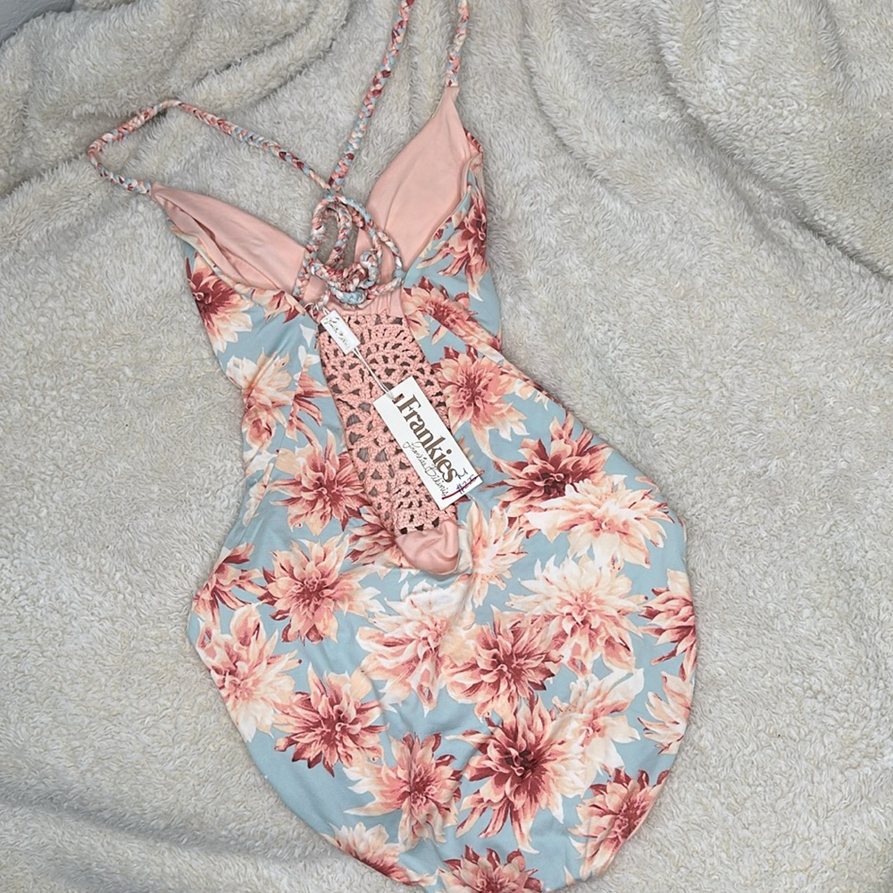 Frankies Bikinis - Picture 10 of 16